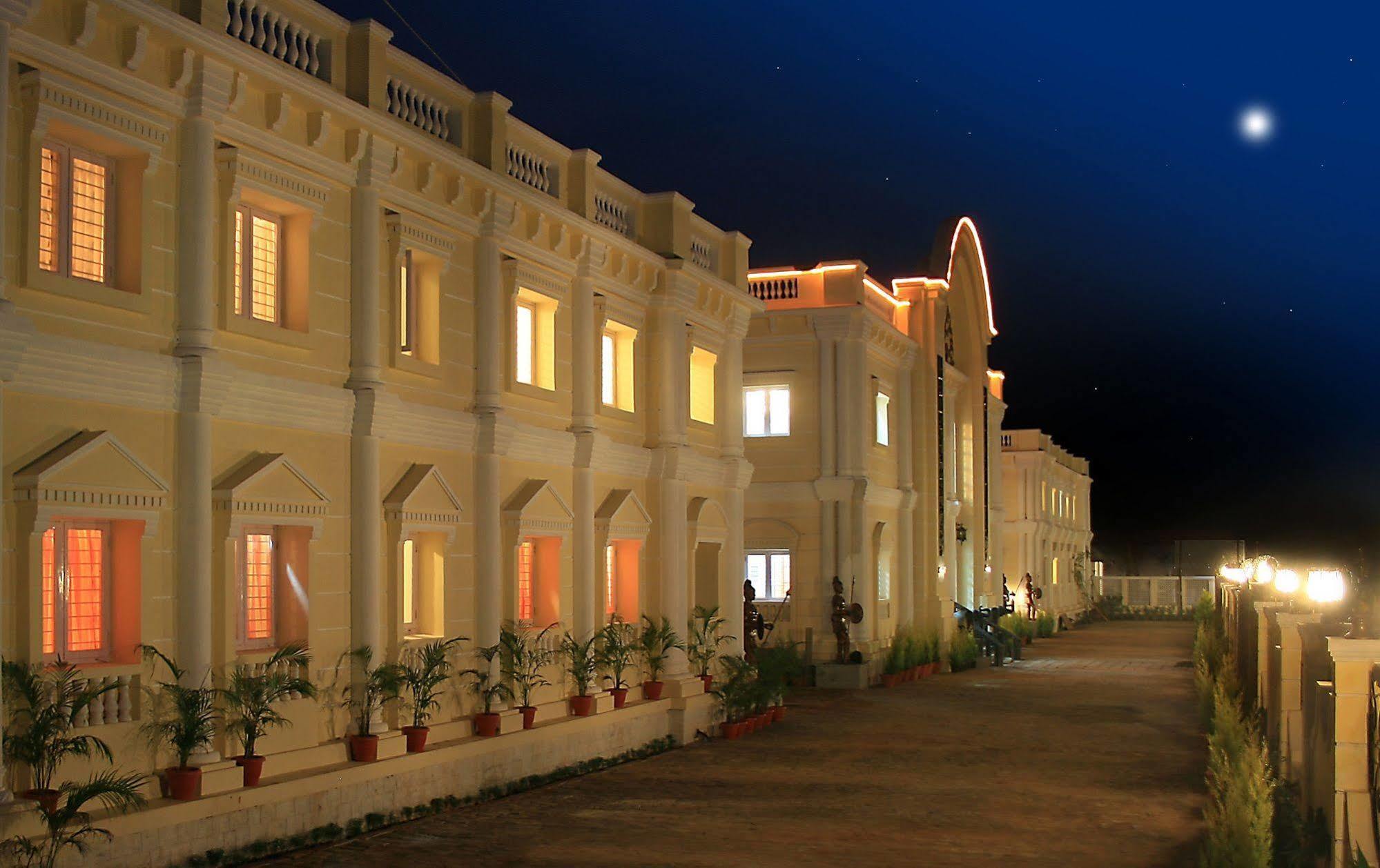 Kumararraja Palace Yelagiri Exterior foto